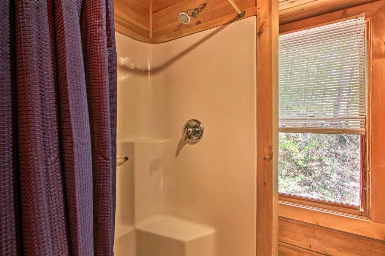 Ferienhaus Scenic Solitude With Private Hot Tub! Pigeon Forge