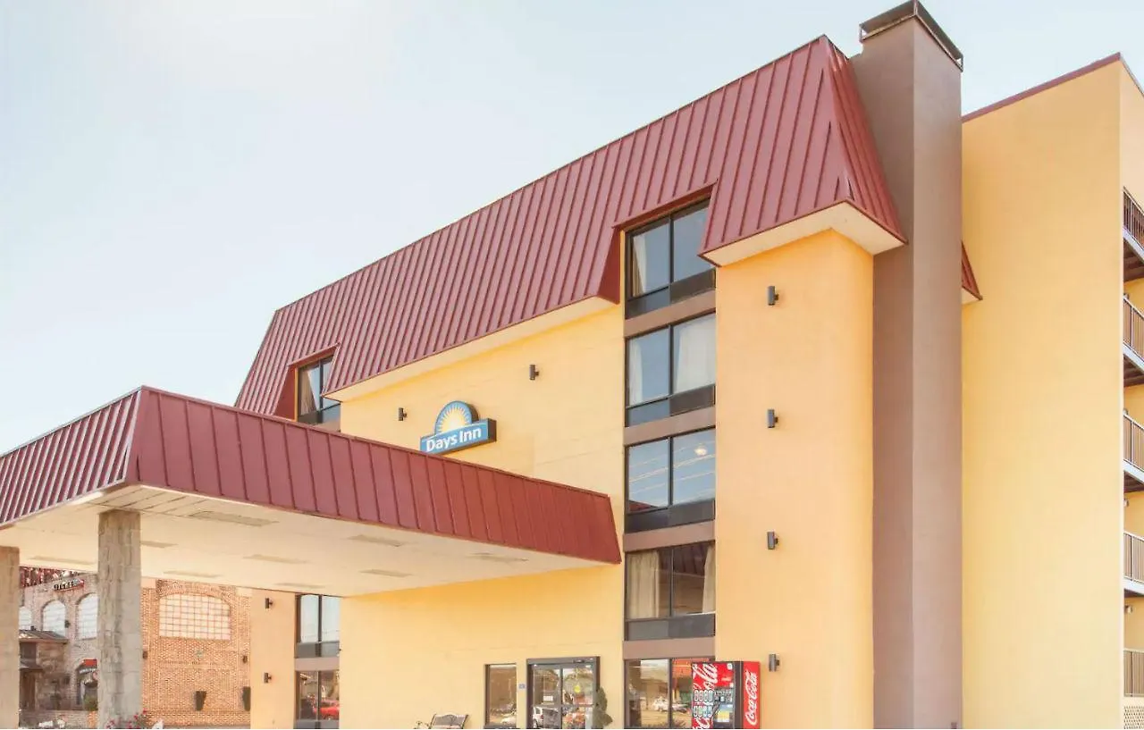 Hotel Clarion & Near The Leconte Center