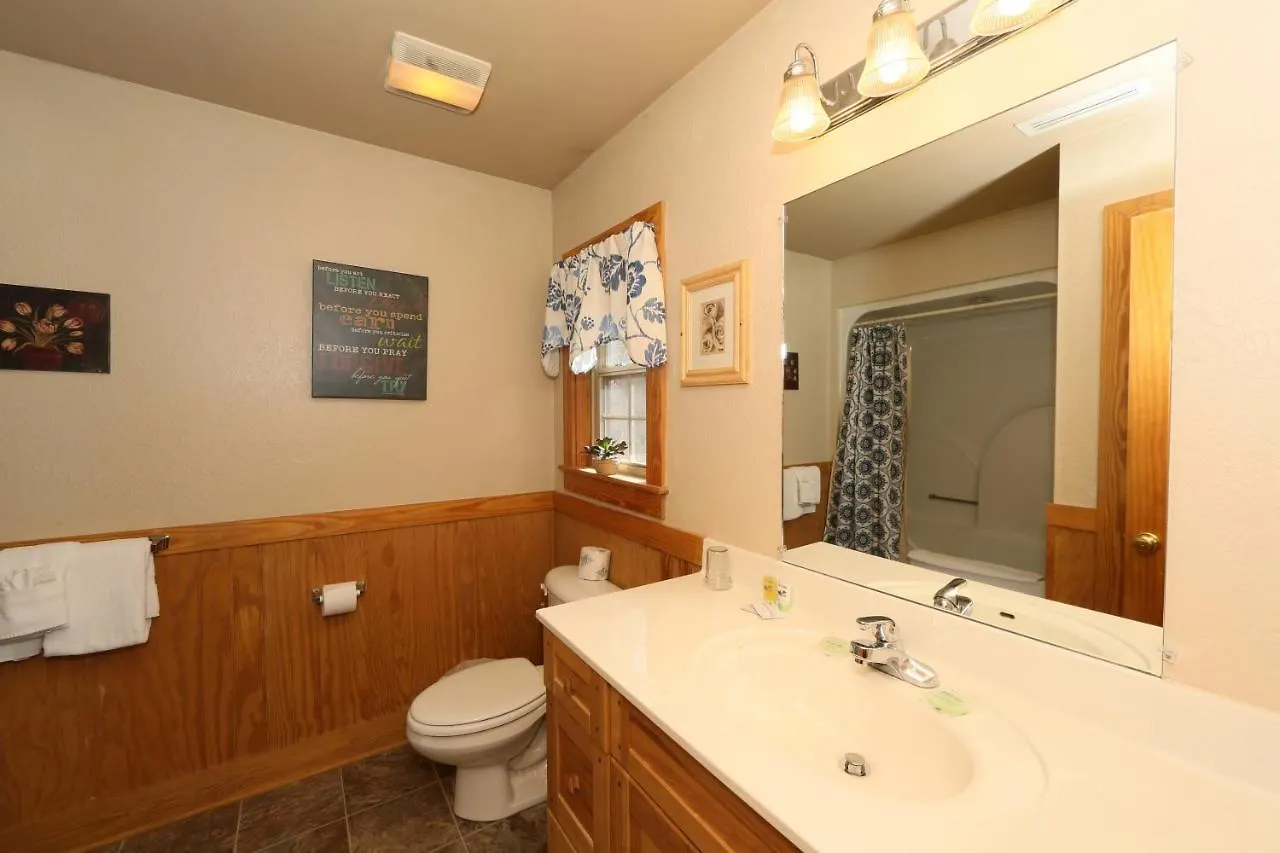Chalet Cedar Falls #8 *
