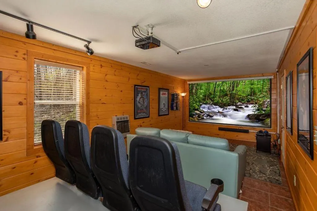 About The View-free Dollywood Ticket, 5 Bedroom 4 Bath Family Retreat W Mountain Views, Privacy Сasa de vacaciones Pigeon Forge
