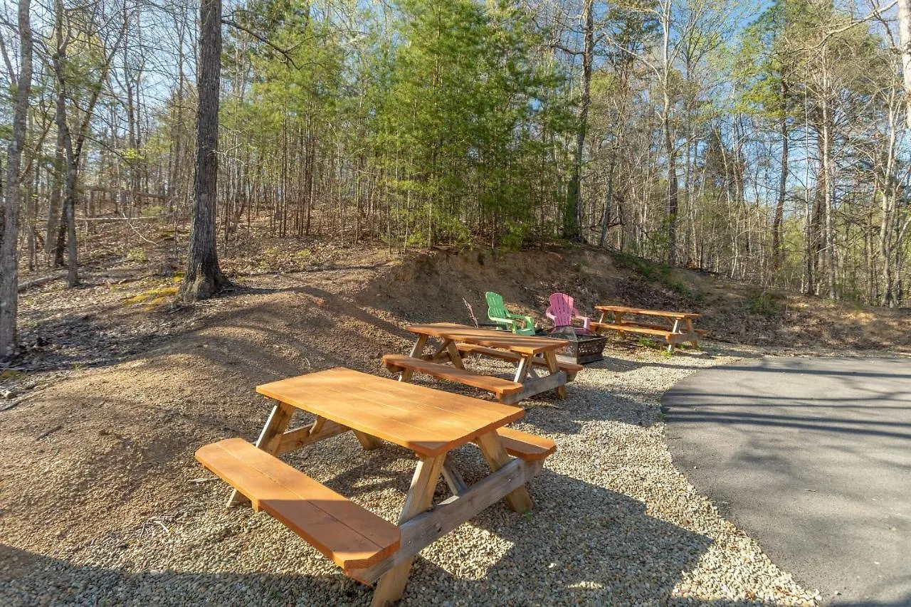 About The View-free Dollywood Ticket, 5 Bedroom 4 Bath Family Retreat W Mountain Views, Privacy Сasa de vacaciones Pigeon Forge