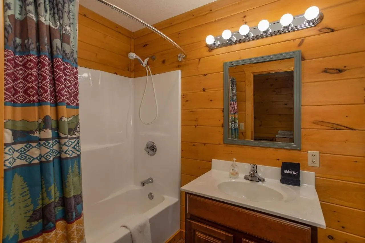 About The View-free Dollywood Ticket, 5 Bedroom 4 Bath Family Retreat W Mountain Views, Privacy Сasa de vacaciones Pigeon Forge